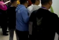 美国爆料人被抓视频,真相与争议交织