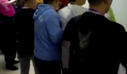 美国爆料人被抓视频,真相与争议交织