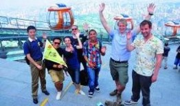 旅游团最近爆料新闻,意外事件频发，游客安全引关注